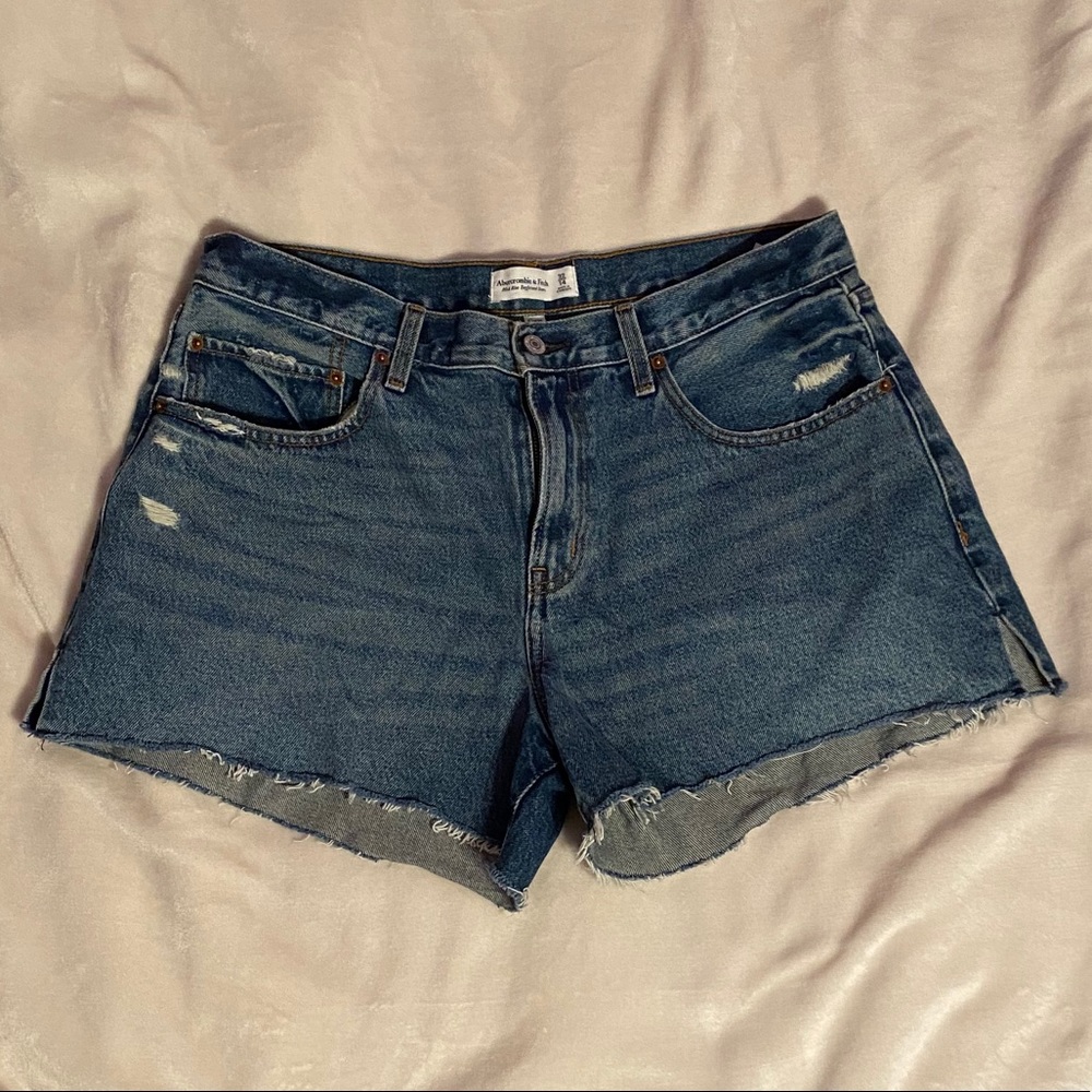 Abercrombie & Fitch Womens MidRise Boyfriend Short